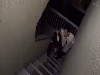 HUNTB-044 记住？昨天很开心！早上醒来时房间里穿着内衣的同步女员工！因为同一个总是吵吵闹闹的女员工被宠坏了……
