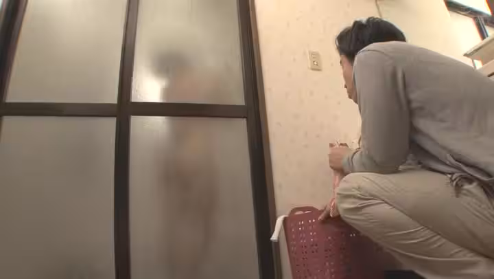 HHKL-033「もしかしてそのデッカイおっぱいで誘ってますか？」無防備すぎる巨乳女子Vol1 我慢できず我を忘れておっぱいを揉みしだくと體が痙攣するほど感じまくり中出しを懇願