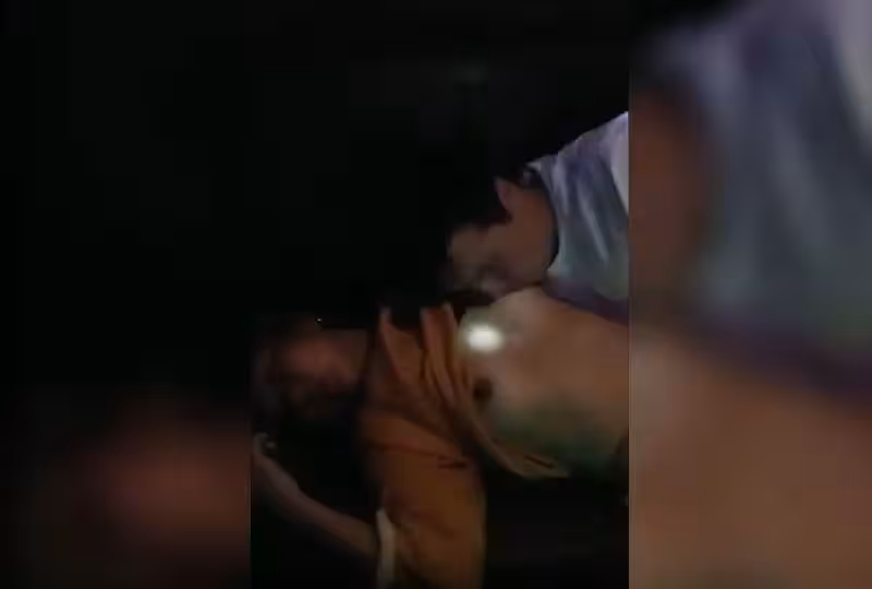 老婆喝醉了在卡拉OK裡面被單男調教