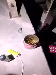 逼逼非常肥的妹子深夜樓道自慰口紅振動棒摩擦逼~逼出水看看小視頻很是誘惑喜歡不要錯過