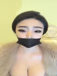 高顏值豐滿肥逼御姐【小蝴蝶】揉搓奶子自摸逼逼，近距離特!寫手指插入，很是誘惑喜歡不要錯過
