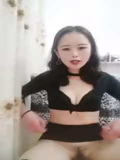 黑衣美少婦【紅袖招】性感黑絲椅子上自慰，塞著跳蛋翹屁股扭動，很是誘~惑喜歡不要錯過