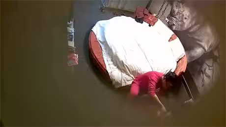 師範學院一對眼鏡情侶開房親熱外表看起文藝保守內心熱情似火開始妹子裝矜持搞幾下就變得主動換了幾個姿勢
