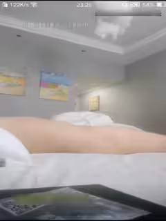 時尚性感的牛仔短褲大胸美女為了買名牌包包背著男友酒店援交網友,皮膚白皙顏值高,只讓干一次,多了受不了!國語!