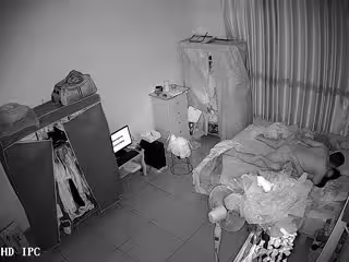 破解家庭網絡攝像頭美女給同居男友做愛前沖一杯提高性能力的瑪卡沖劑然後再啪啪