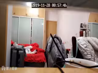 經常出差的小王怕媳婦紅杏出牆,用掌上看家監控媳婦一舉一動沒想到被黑客破解流出網絡
