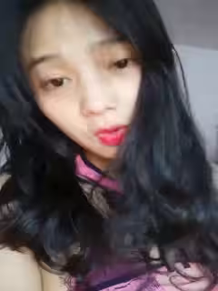 外表清純甜美高顏值主播妹紙墊著姨媽巾玩直播透明肚兜很會