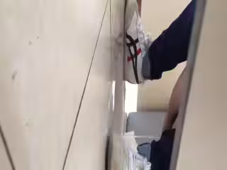 國內廁拍大神潛入某培訓機構女廁偷拍美女噓噓紅高跟老師說話溫柔逼毛性感
