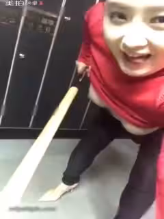 百度熱搜網紅主播工地大尺度挑逗建築工人遭網友怒懟的那個