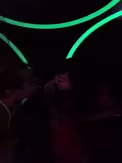 國產眾多TS無聊到KTV玩鴨子，當鴨子真是毀三觀啊，鴨子要跟人妖舌吻！！