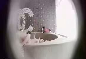 酒店炮房偷拍，中年大叔和情人偷情啪啪操完一次不夠還要第2