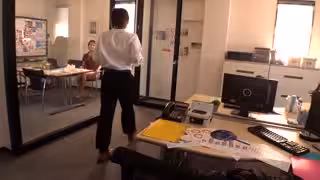 獨自把我留下來加班的巨乳女上司滿身是汗的勾引我中出