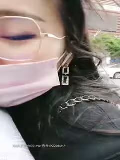 2020.2.17【英語老師艾拉】逼里塞跳蛋，逛家樂福超市，中途都出水了，勾搭小伙兒回家啪啪，又嗲又騷軟妹子，小穴水多被啪得一塌糊塗