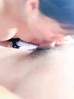 清純妹子和男友啪啪做愛，用龜頭不停的摩擦陰蒂，痘痘很大逼逼很粉操到內射第01集