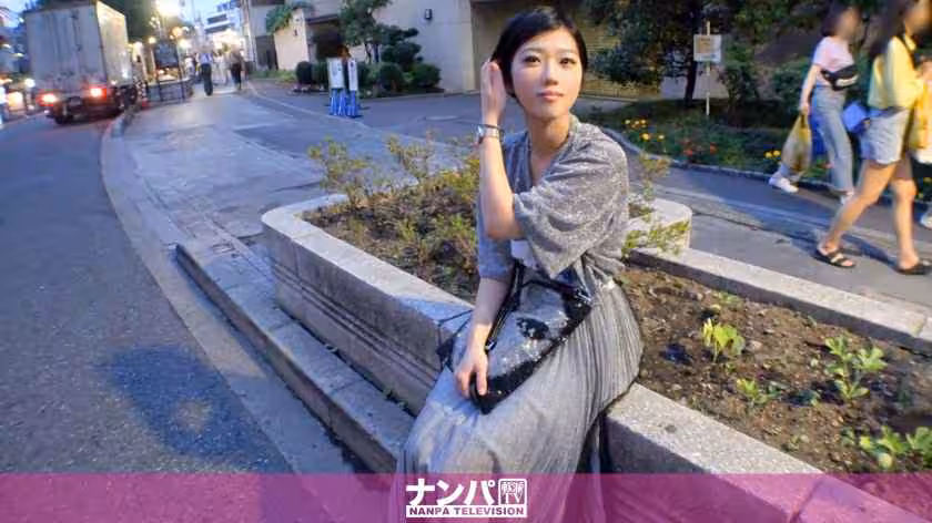 200GANA-2121 マジ軟派、初撮。 1373 夜の里原で黒髪ショートのオシャレ女子を突撃ナンパ！『ファッションインタビュー』というキラーワードにまんまと釣られてホテルへ！