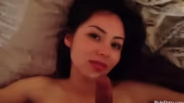 性感大奶美女淫蕩地幫男友口交被男友拍下,-