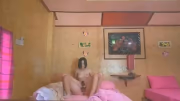 情侶時鐘酒店偷拍敗家的毛頭小伙偷家裡錢和小女友開房啪啪,好嫩的肉體