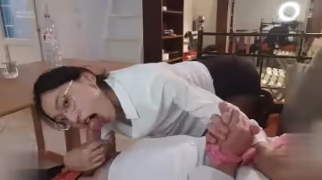 饑渴女上司用身體慰勞時常加班的男下屬！