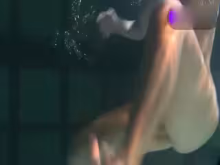 大奶子美少女的泳池潛泳秀