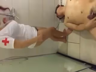 b毛性感的制服護士姐姐聖水沐浴雞巴專治陽痿不舉。