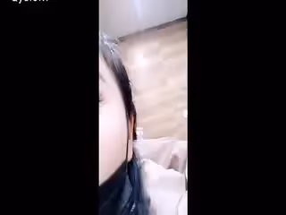 非常屌的一對男女在商場廁所里直播啪啪這廁所還真豪華像辦公室。