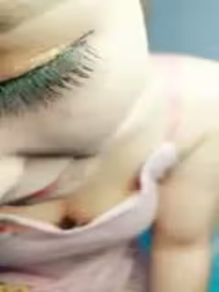 【國產】毛毛比較多身材不錯美乳新人女主播第2部 全裸床上自摸摳逼很是誘惑喜歡不要錯過