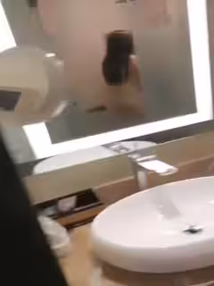 老師和曾經是自己學生的媳婦酒店開房直播啪啪大長雞巴讓騷貨淫叫感覺呻吟有點假1