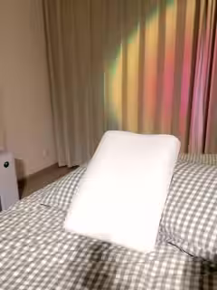 豐滿黑絲小騷婦，吊鐘奶子，全裸躺下特寫全身，大蝴蝶粉，道具自慰插第03集