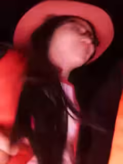 【野戰】熱播淫蕩妹帶著兩個一塊打工的姐妹廣場和神經病流浪漢啪啪再勾引摩的司機野戰第2集