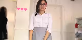 【歐美亞裔自拍】亞裔超人氣清純巨乳女神一邊自慰玩被攝影師乾的淫水不