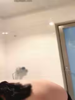 第1次加入果聊界的極品良家豪乳美眉有網友為加V決定等老爸睡了偷錢刷禮物