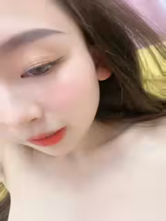 水靈靈的大眼睛極品女神，躺下露出粉嫩大胸部超近景特寫蝴蝶粉穴乾淨誘人多汁第07集