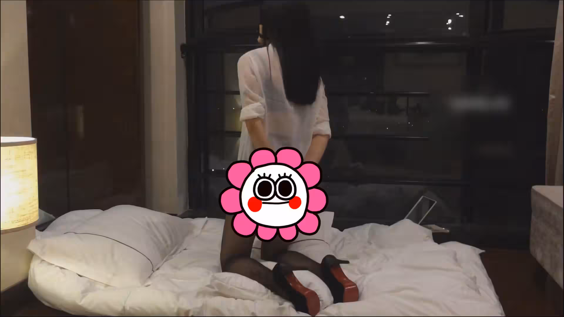 極品網紅御姐VV姐最新：幸運粉絲P友上演QJ大作，反手捆綁黑絲無T爆