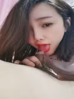 脊柱上有紋身的極品風騷人妻跟蒙面大哥啪啪，口交大雞巴活超棒表情好騷，配合大哥各種抽插爆草，浪叫呻吟第01集