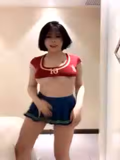 【短髮美女】性感短裙騷舞誘惑漏大奶