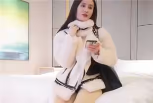 小伙酒店高價約美女上門服務顏值高看著挺清純換上黑絲口交後入啪啪