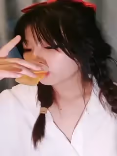 大辫子小姑娘高颜值黑丝露脸燃情大秀，道具不停抽插骚穴，浪叫呻吟表情好骚啊，伸着舌头要舔狼友大鸡巴刺激第01集