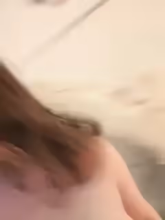長卷髮的妹子，露臉模特身材，特寫自慰粉穴，騷的不行，道具插穴，享受至極第04集