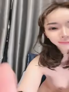 長卷髮的妹子，露臉模特身材，特寫自慰粉穴，騷的不行，道具插穴，享受至極第07集