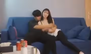 午夜尋花代班小哥深夜約了個苗條妹子 床上下位舔逼大力猛操 很是誘惑喜歡不要錯過