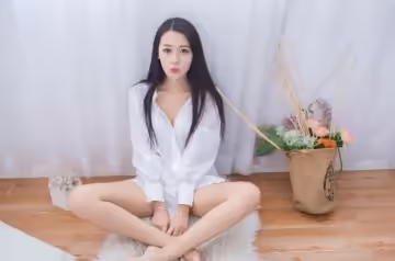 全國探花胖總深夜第2場約了個居家襯衣少婦看得出來 錢確實不好賺 都出來做兼職 近距離上手口交騎乘猛操呻吟嬌喘現實版奧利給