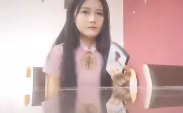 年輕小伙網上叫了一個高質量小姐 看起來挺清純