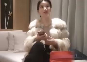雀兒漫天飛探花約了個高顏值氣質美乳妹子沙發上干口交大力猛操呻吟
