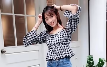 約了個逼逼和奶子粉嫩的網紅美少女玩虐待式的性愛啪啪