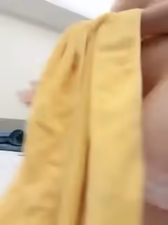 皮膚白皙的極品無毛逼風騷少婦跟小哥激情啪啪大秀，無套爆草各種抽插干出白漿，舔弄帶著淫水的大雞巴真騷啊第04集