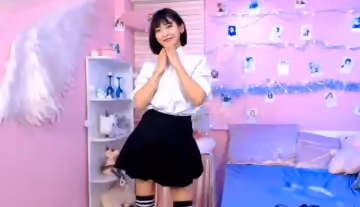 [歐美] 短髮正妹不停撩裙揉衣~制服下的神秘胴體!!