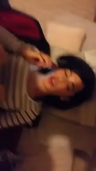 邊講電話邊趴趴，妹子忍不住喘氣…