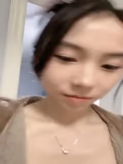 年輕妹子享受和男友的同居生活，手指摳逼全是淫水，給男友打飛機口交花樣啪啪達到高潮第01集