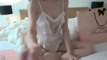 小婊子的內衣秀。。.