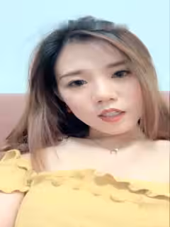 顏值不錯御姐美女主播身材也很苗條對著鏡子激情自慰十分誘人